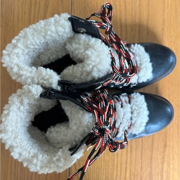 Universal Thread Black and Cream Women's Lace-Up Combat Boots, size 8.5 - Picture 3 of 9